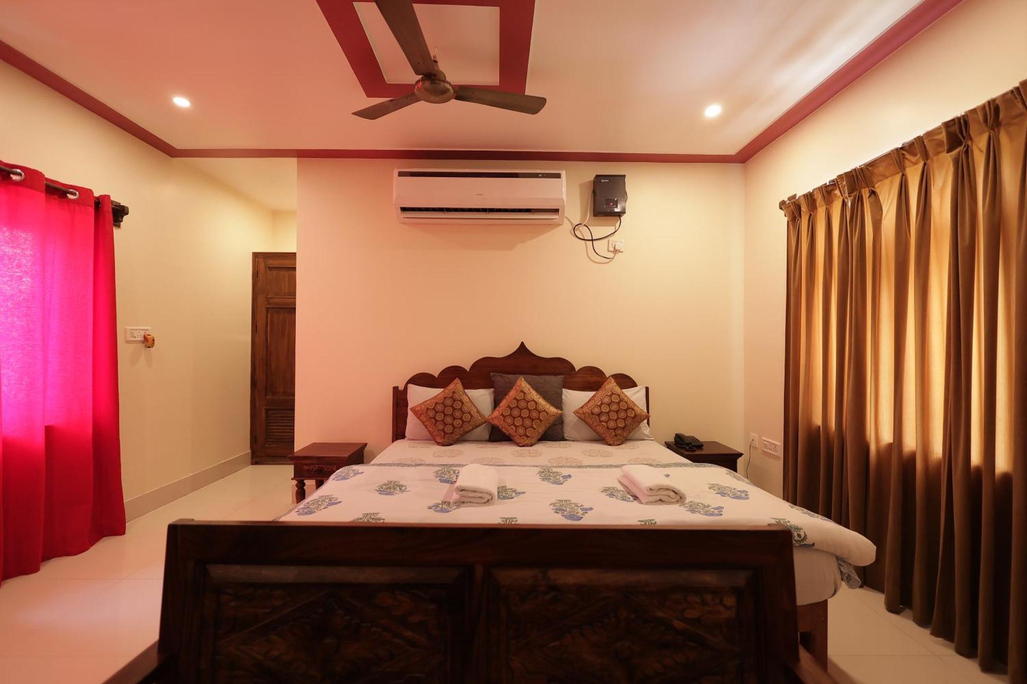 MVT Guesthouse&Restaurant Vrindāvan Extérieur photo