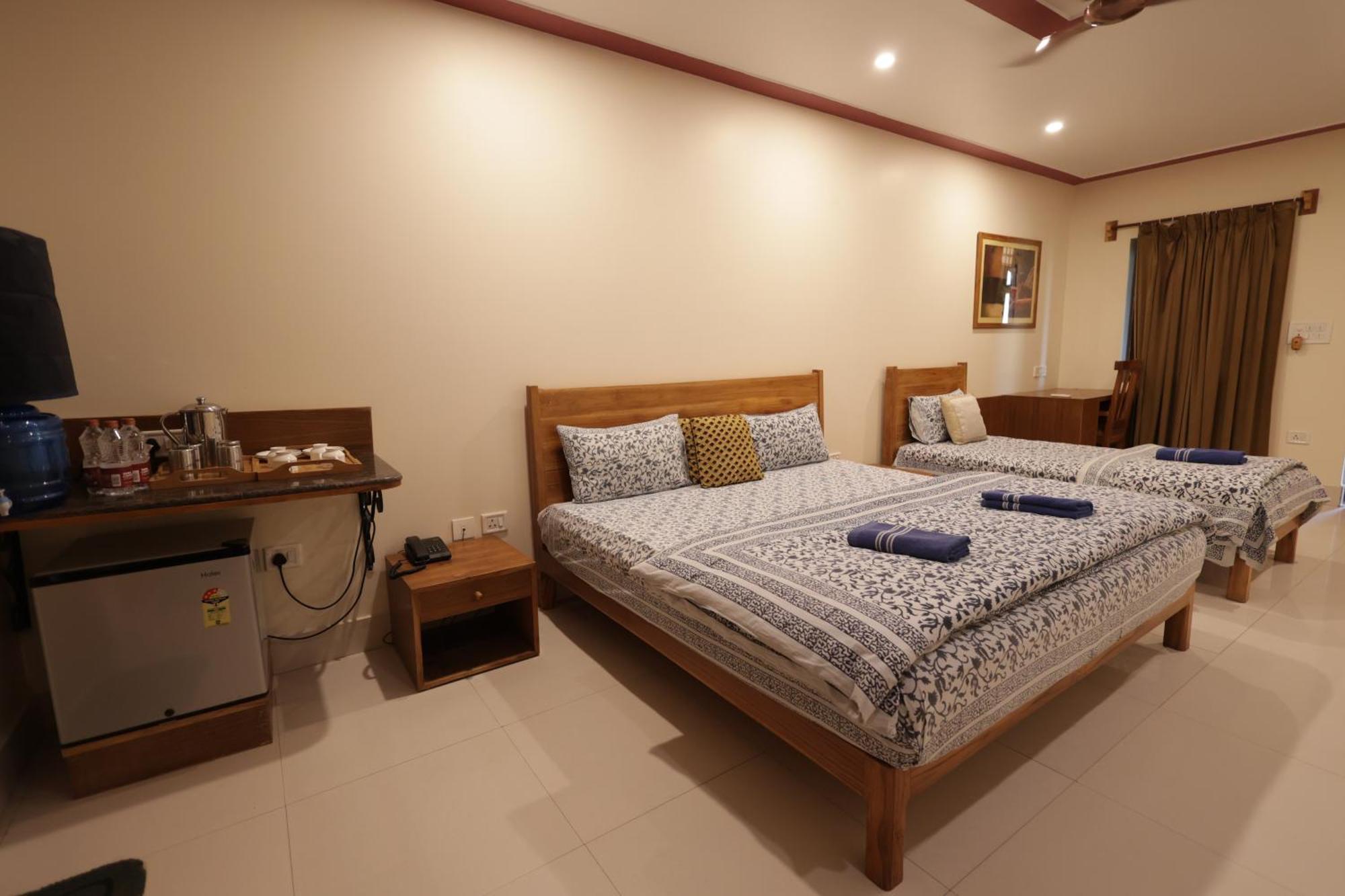 MVT Guesthouse&Restaurant Vrindāvan Extérieur photo