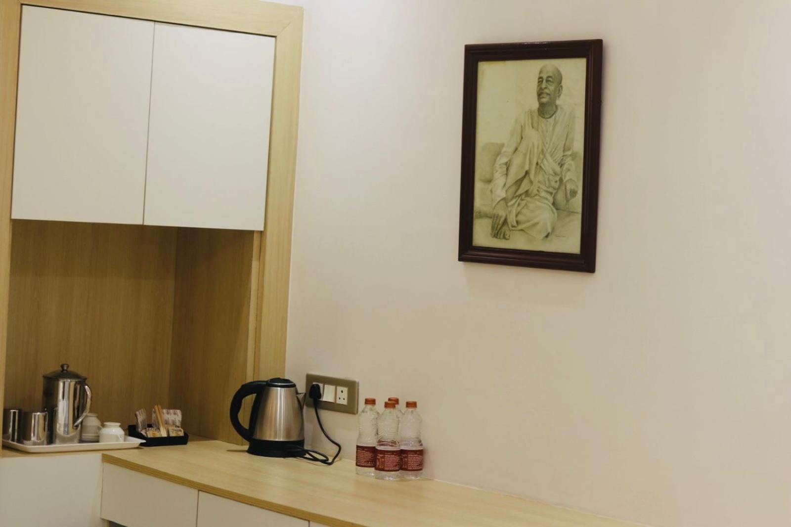 MVT Guesthouse&Restaurant Vrindāvan Extérieur photo