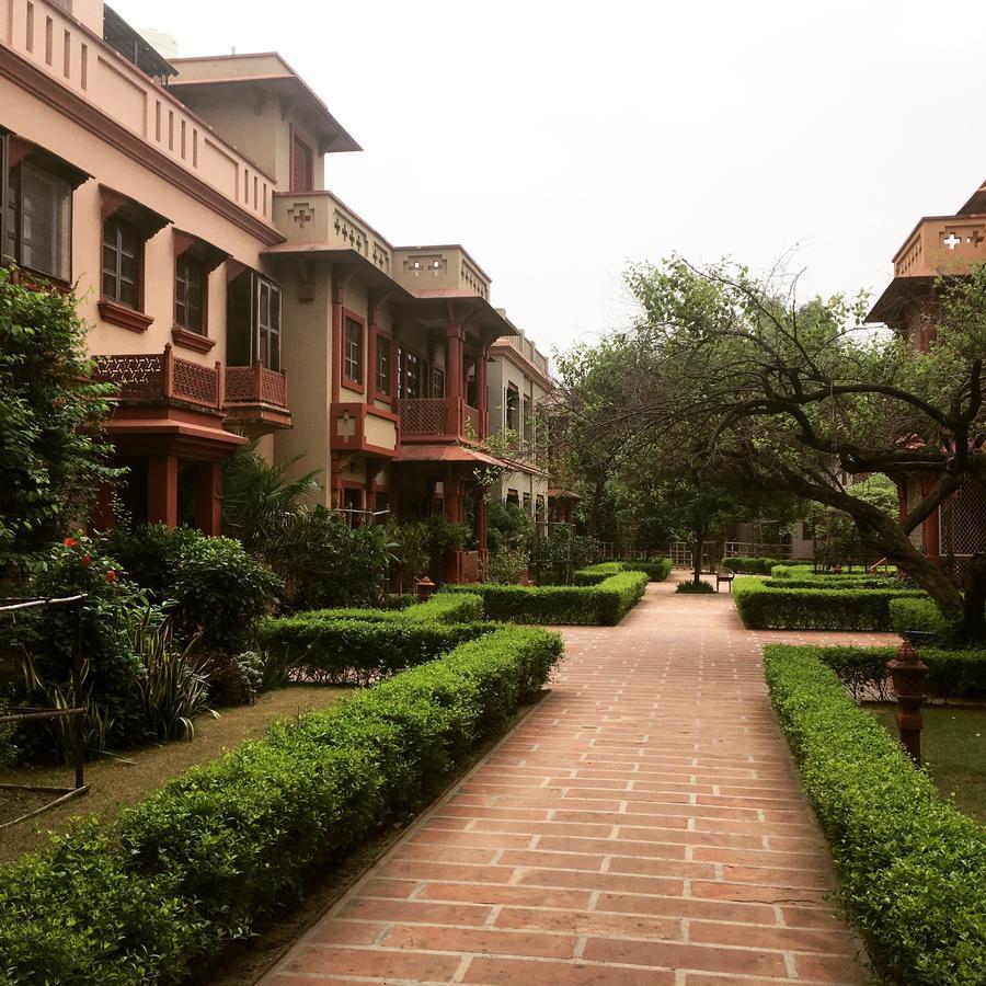 MVT Guesthouse&Restaurant Vrindāvan Extérieur photo
