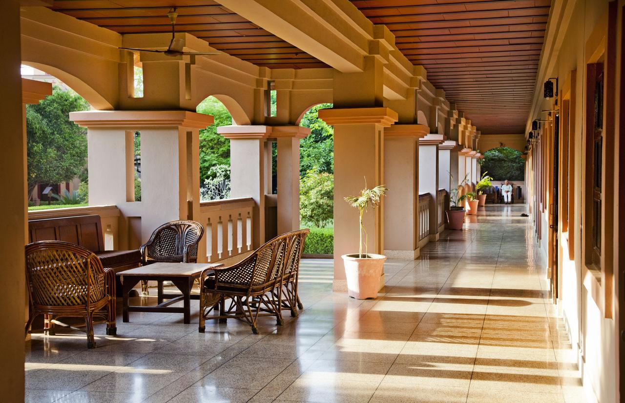MVT Guesthouse&Restaurant Vrindāvan Extérieur photo