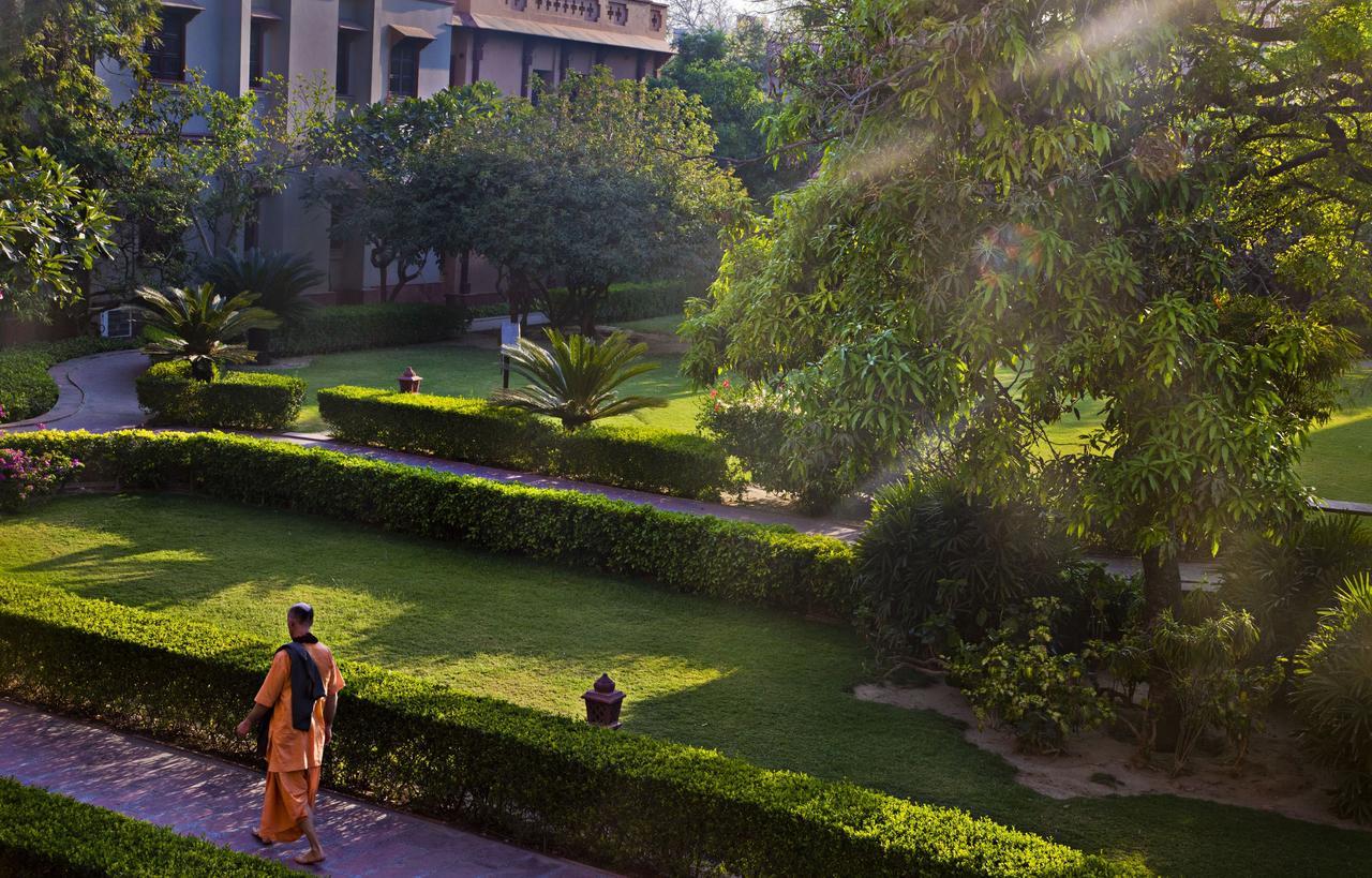 MVT Guesthouse&Restaurant Vrindāvan Extérieur photo