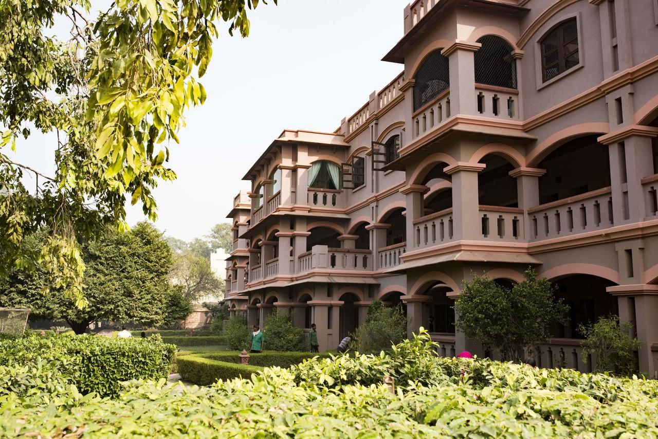 MVT Guesthouse&Restaurant Vrindāvan Extérieur photo
