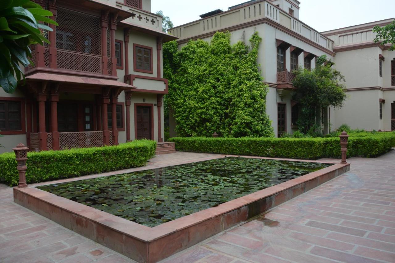 MVT Guesthouse&Restaurant Vrindāvan Extérieur photo
