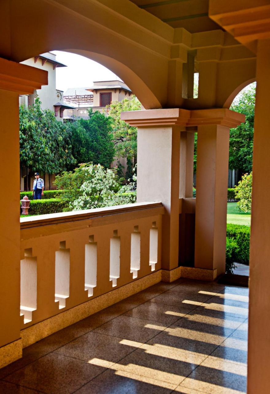 MVT Guesthouse&Restaurant Vrindāvan Extérieur photo
