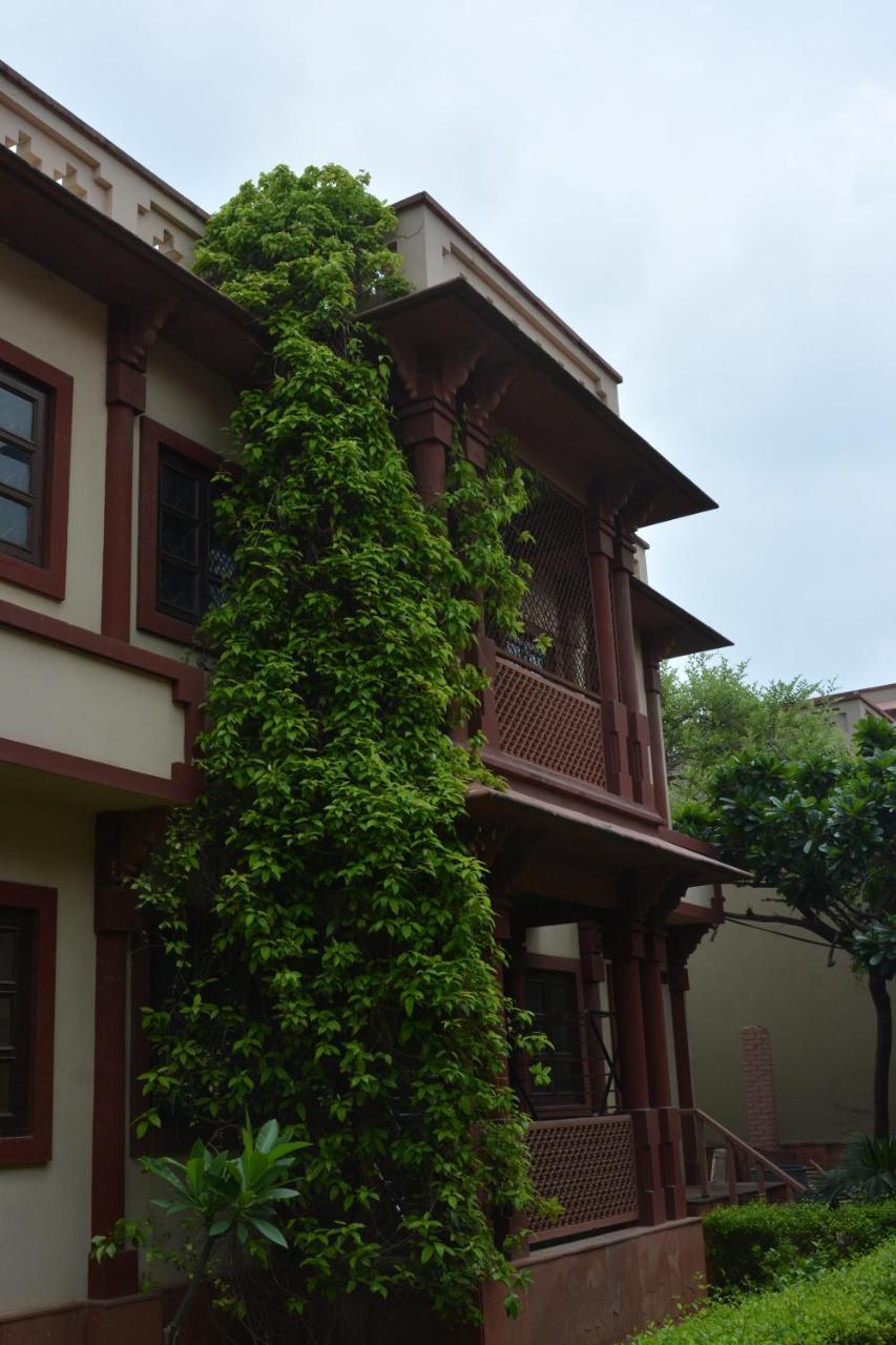 MVT Guesthouse&Restaurant Vrindāvan Extérieur photo