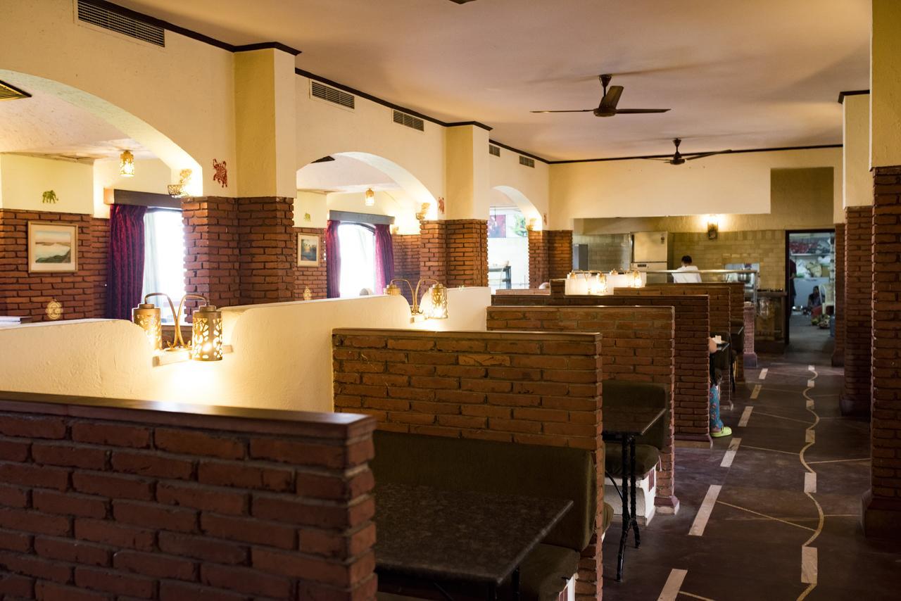 MVT Guesthouse&Restaurant Vrindāvan Extérieur photo