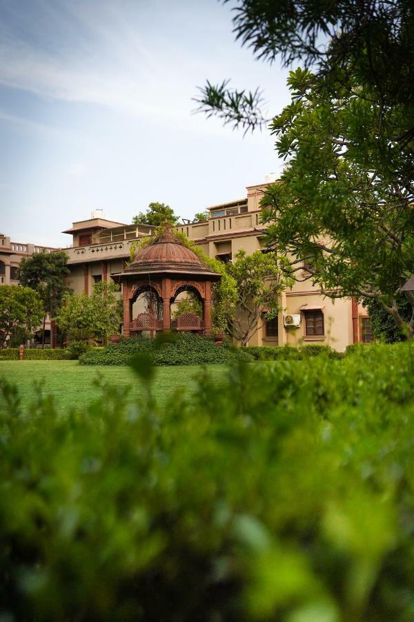 MVT Guesthouse&Restaurant Vrindāvan Extérieur photo