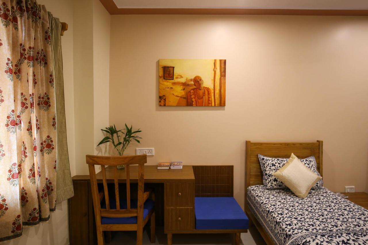 MVT Guesthouse&Restaurant Vrindāvan Extérieur photo